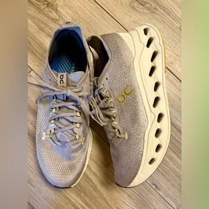 On Running  Men’s Cloudnova Shoes in Light Gray with Gold Accents